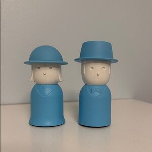 Mr. Pepper & Mrs. Salt Blue Refillable Salt & Pepper Shakers New in box